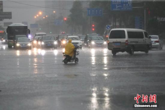 寧波大暴雨最新預(yù)警，如何應(yīng)對(duì)及防范建議