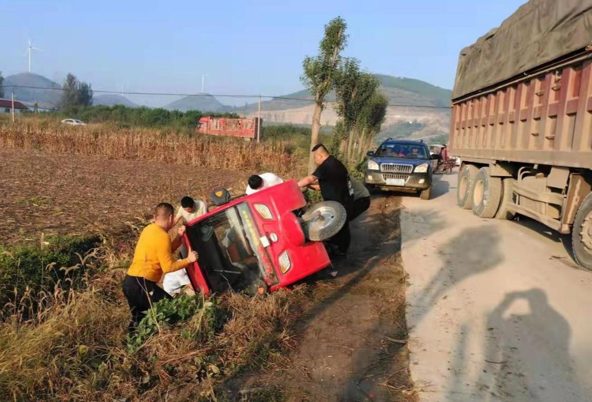 莊寨最新車禍?zhǔn)录疃冉馕雠c報(bào)道